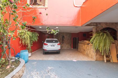 Casa à venda com 630m², 6 quartos e 5 vagas Casa à venda com 630m², 6 quartos e 5 vagasGaragem