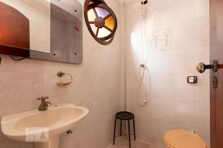 Casa à venda com 630m², 6 quartos e 5 vagas Casa à venda com 630m², 6 quartos e 5 vagasBanheiro de serviço