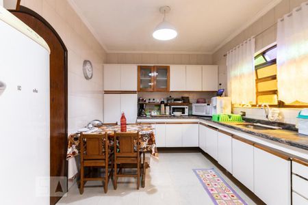Casa à venda com 630m², 6 quartos e 5 vagas Casa à venda com 630m², 6 quartos e 5 vagasCozinha