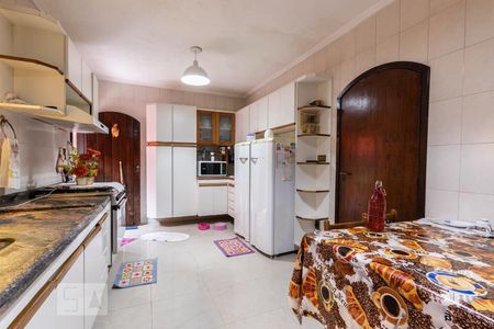 Casa à venda com 630m², 6 quartos e 5 vagas Casa à venda com 630m², 6 quartos e 5 vagasCozinha
