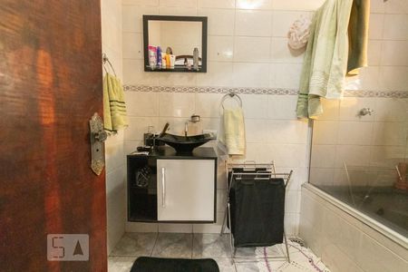 Casa à venda com 630m², 6 quartos e 5 vagas Casa à venda com 630m², 6 quartos e 5 vagasBanheiro suíte 5