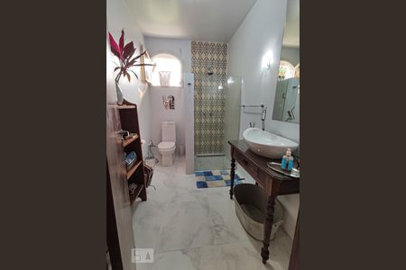 Casa à venda com 269m², 4 quartos e 2 vagasBanheiro