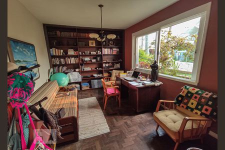 Casa à venda com 269m², 4 quartos e 2 vagasEscritório