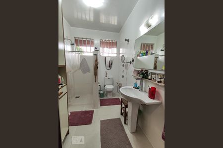 Casa à venda com 269m², 4 quartos e 2 vagasBanheiro 2