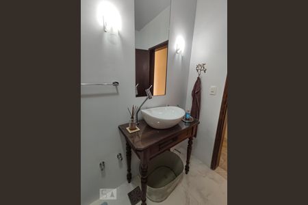 Casa à venda com 269m², 4 quartos e 2 vagasBanheiro