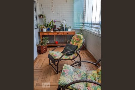 Apartamento à venda com 196m², 4 quartos e 2 vagas Apartamento à venda com 196m², 4 quartos e 2 vagasVaranda