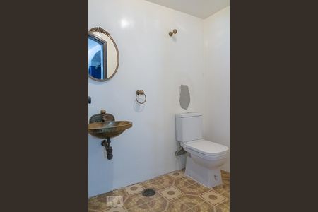Casa à venda com 580m², 6 quartos e 4 vagas Casa à venda com 580m², 6 quartos e 4 vagasLavabo Garagem