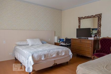Casa à venda com 580m², 6 quartos e 4 vagas Casa à venda com 580m², 6 quartos e 4 vagasQuarto 2