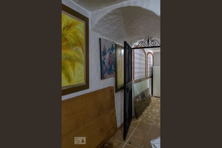 Casa à venda com 580m², 6 quartos e 4 vagas Casa à venda com 580m², 6 quartos e 4 vagasAdega