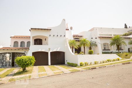 Casa à venda com 580m², 6 quartos e 4 vagas Casa à venda com 580m², 6 quartos e 4 vagasFachada