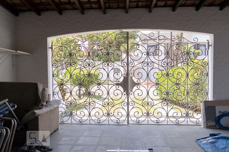 Casa à venda com 580m², 6 quartos e 4 vagas Casa à venda com 580m², 6 quartos e 4 vagas Garagem