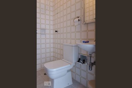 Casa à venda com 580m², 6 quartos e 4 vagas Casa à venda com 580m², 6 quartos e 4 vagasBanheiro de Serviço