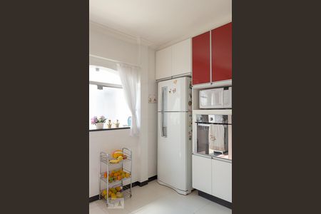 Casa à venda com 580m², 6 quartos e 4 vagas Casa à venda com 580m², 6 quartos e 4 vagasCozinha - Armários