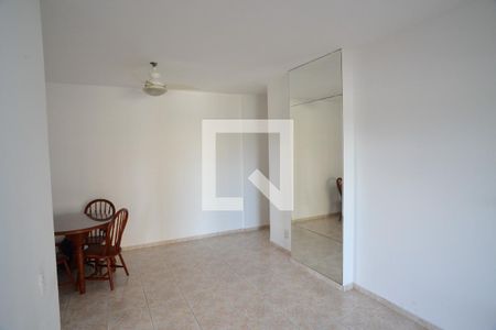 Sala de apartamento para alugar com 1 quarto, 56m² em Barra da Tijuca, Rio de Janeiro
