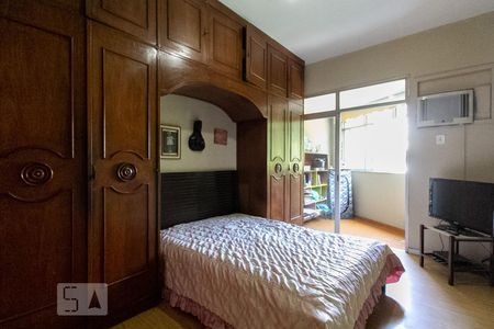 Apartamento à venda com 156m², 3 quartos e 1 vaga Apartamento à venda com 156m², 3 quartos e 1 vagaSuite