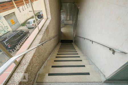 Apartamento à venda com 59m², 2 quartos e 1 vaga Apartamento à venda com 59m², 2 quartos e 1 vagaEscada