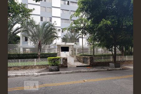 Apartamento à venda com 130m², 3 quartos e 1 vaga Apartamento à venda com 130m², 3 quartos e 1 vagaFachada da Prédio