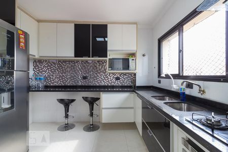 Apartamento à venda com 136m², 3 quartos e 3 vagas Apartamento à venda com 136m², 3 quartos e 3 vagasCozinha