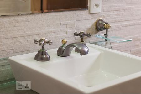 Apartamento à venda com 136m², 3 quartos e 3 vagas Apartamento à venda com 136m², 3 quartos e 3 vagasBanheiro da Suíte Torneira