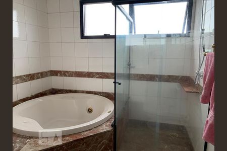 Apartamento à venda com 248m², 4 quartos e 4 vagas Apartamento à venda com 248m², 4 quartos e 4 vagasBanheiro da Suite