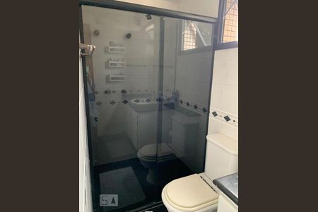 Apartamento à venda com 248m², 4 quartos e 4 vagas Apartamento à venda com 248m², 4 quartos e 4 vagasBanheiro da Suite 2