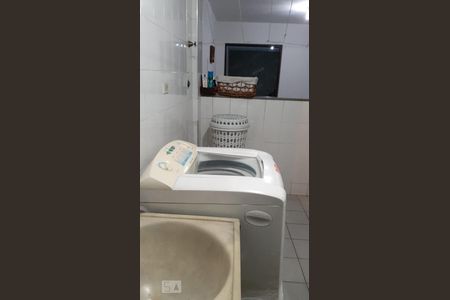 Casa à venda com 200m², 3 quartos e 2 vagas Casa à venda com 200m², 3 quartos e 2 vagasLavanderia