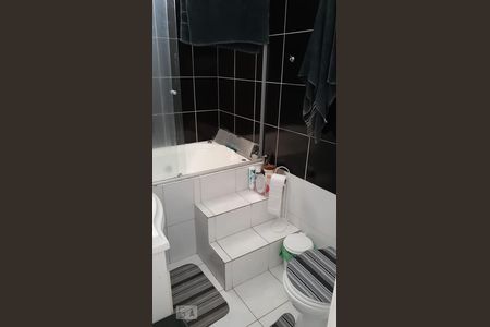 Casa à venda com 200m², 3 quartos e 2 vagas Casa à venda com 200m², 3 quartos e 2 vagasBanheiro Suite 3