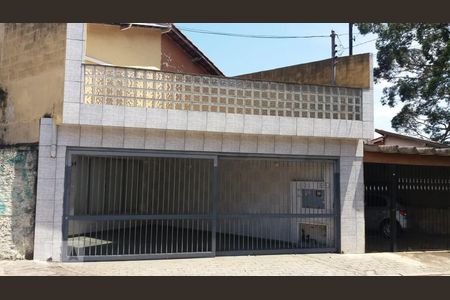 Casa à venda com 200m², 3 quartos e 2 vagas Casa à venda com 200m², 3 quartos e 2 vagasFachada