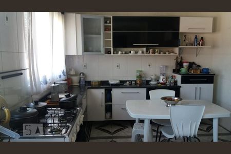 Casa à venda com 200m², 3 quartos e 2 vagas Casa à venda com 200m², 3 quartos e 2 vagasCozinha