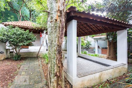 Casa à venda com 750m², 4 quartos e 8 vagasÁrea Externa dos Fundos