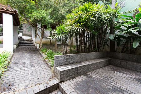 Casa à venda com 750m², 4 quartos e 8 vagasÁrea Externa dos Fundos