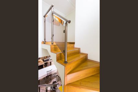 Casa à venda com 750m², 4 quartos e 8 vagasEscada