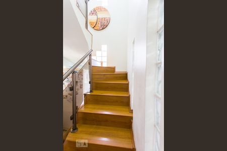 Casa à venda com 750m², 4 quartos e 8 vagasEscada