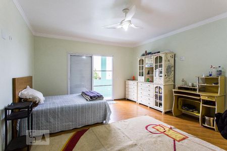 Casa à venda com 750m², 4 quartos e 8 vagasSuíte 2