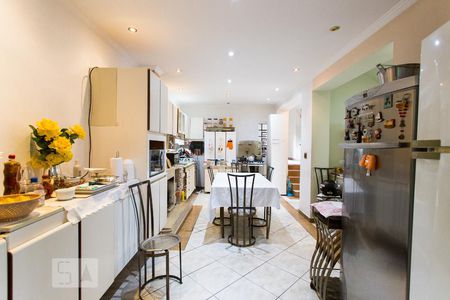 Casa à venda com 750m², 4 quartos e 8 vagasCozinha 