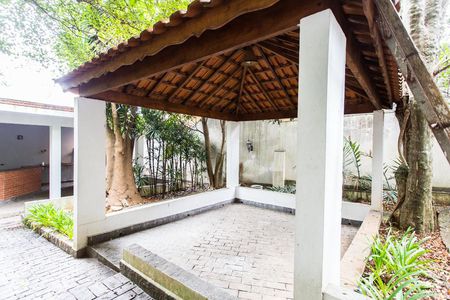 Casa à venda com 750m², 4 quartos e 8 vagasÁrea Externa dos Fundos