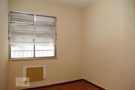 quarto 1 de apartamento para alugar com 2 quartos, 55m² em Grajau, Rio de Janeiro