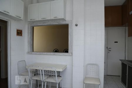 cozinha de apartamento para alugar com 2 quartos, 55m² em Grajau, Rio de Janeiro