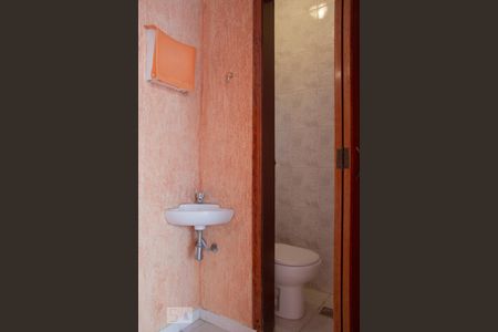 Casa à venda com 225m², 3 quartos e 3 vagas Casa à venda com 225m², 3 quartos e 3 vagasBanheiro da Garagem