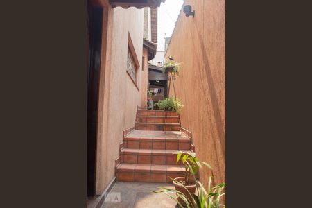 Casa à venda com 225m², 3 quartos e 3 vagas Casa à venda com 225m², 3 quartos e 3 vagasEscada