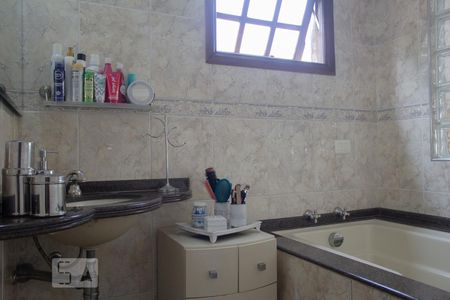 Casa à venda com 225m², 3 quartos e 3 vagas Casa à venda com 225m², 3 quartos e 3 vagasBanheiro da Suíte 1