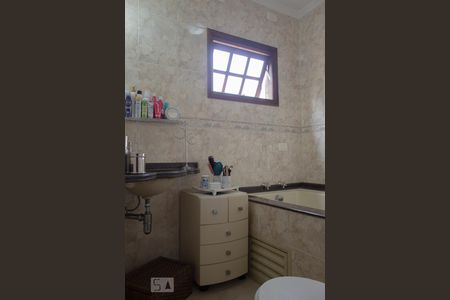 Casa à venda com 225m², 3 quartos e 3 vagas Casa à venda com 225m², 3 quartos e 3 vagasBanheiro da Suíte 1