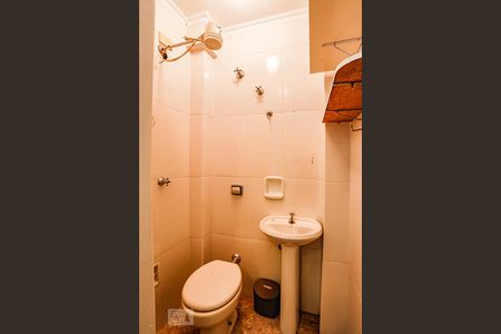 Apartamento à venda com 110m², 2 quartos e 2 vagas Apartamento à venda com 110m², 2 quartos e 2 vagasBanheiro de Serviço