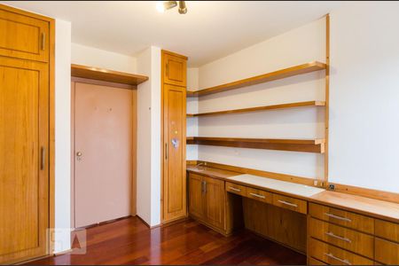 Apartamento à venda com 320m², 3 quartos e 4 vagas Apartamento à venda com 320m², 3 quartos e 4 vagasQuarto 2