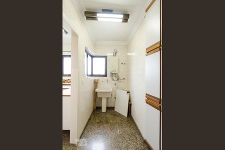 Apartamento à venda com 320m², 3 quartos e 4 vagas Apartamento à venda com 320m², 3 quartos e 4 vagasÁrea de serviço 1