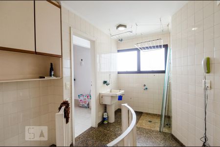 Apartamento à venda com 320m², 3 quartos e 4 vagas Apartamento à venda com 320m², 3 quartos e 4 vagasÁrea de serviço 2