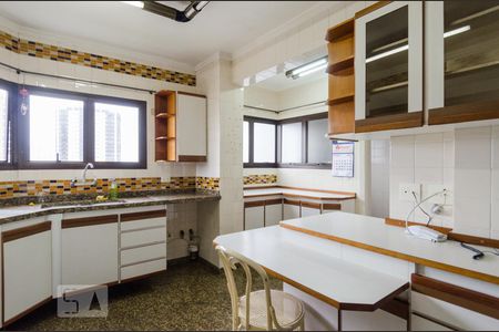 Apartamento à venda com 320m², 3 quartos e 4 vagas Apartamento à venda com 320m², 3 quartos e 4 vagasCozinha