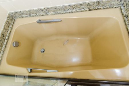 Apartamento à venda com 320m², 3 quartos e 4 vagas Apartamento à venda com 320m², 3 quartos e 4 vagasBanheira