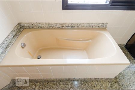 Apartamento à venda com 320m², 3 quartos e 4 vagas Apartamento à venda com 320m², 3 quartos e 4 vagasBanheira