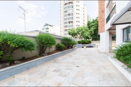 Apartamento à venda com 320m², 3 quartos e 4 vagas Apartamento à venda com 320m², 3 quartos e 4 vagasÁrea de circulação